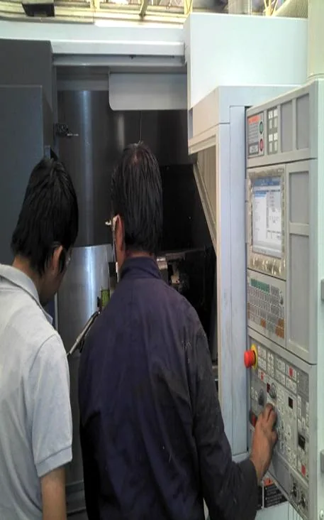 Ingenieros de Numeric Control frente al control de una máquina CNC